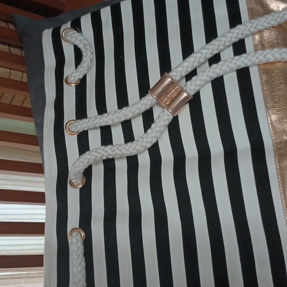Victoria's Secret NWT Drawstring Striped bag - Picture 5 of 6